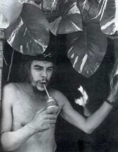 6. Che Guevara enjoying a drink